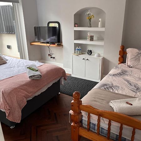 Home From Home Cosy B&B London Exteriör bild